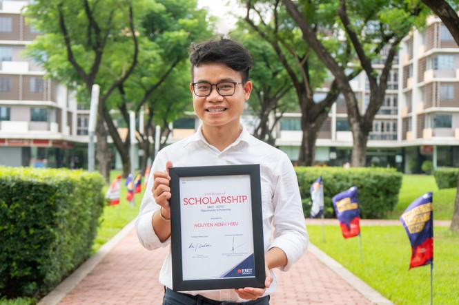 Cậu bé bán bánh mì trở thành sinh viên trường đại học quốc tế