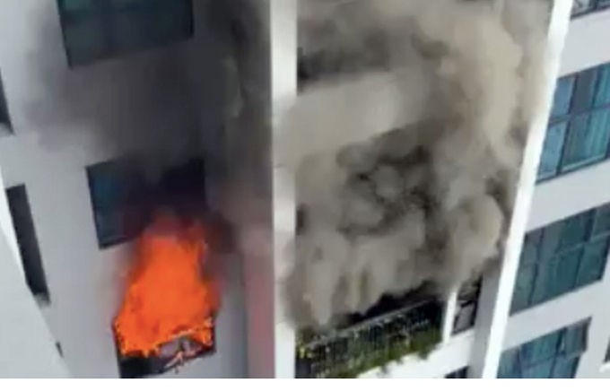 Cháy chung cư ở Hà Nội, cả trăm người tháo chạy