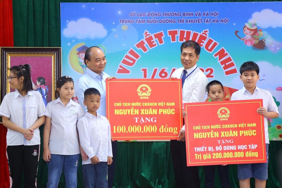 chu-tich-nuoc-tang-thiet-bi-tien-3-1653986760.jfif