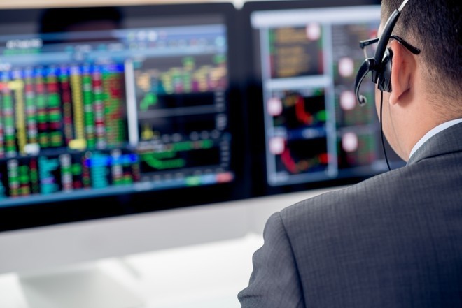 Tiền nội giao dịch trái chiều, nhà đầu tư cá nhân ra tay "gồng gánh" VN-Index