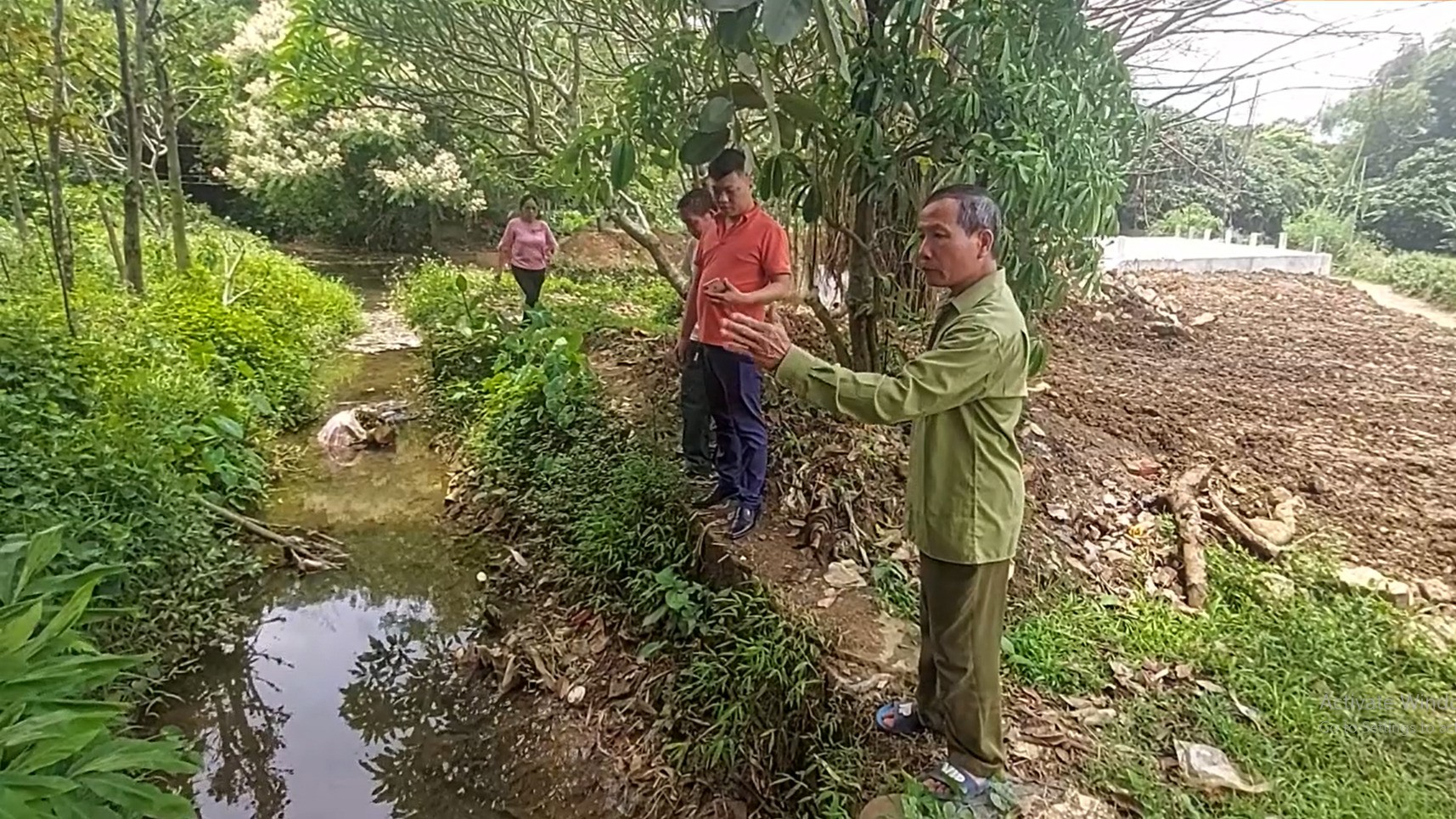 nguoi-dan-thon-quang-trung-xa-cao-duong-mong-moi-ho-du-tru-nuoc-cua-thon-se-som-duoc-nao-vet-1657849498.jpg