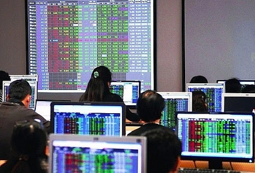 Công ty chứng khoán thừa tiền