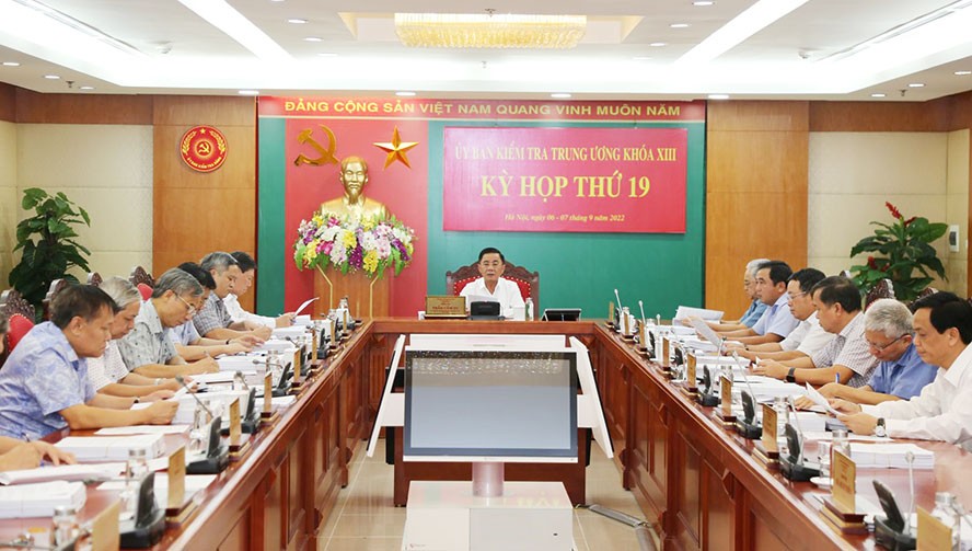 uy-ban-ktra-trung-uong-1662694343.jpg