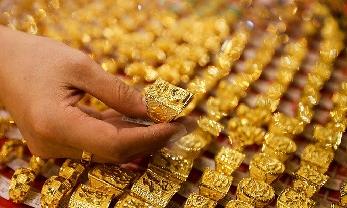 Giá vàng hôm nay 16.9: Lao dốc không phanh, có nên bán tháo?