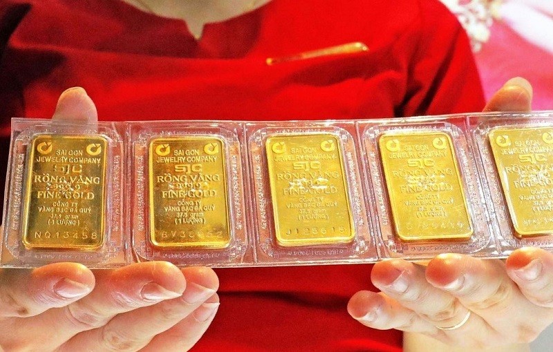 Vàng giảm giá mạnh sau khi FED tăng lãi suất