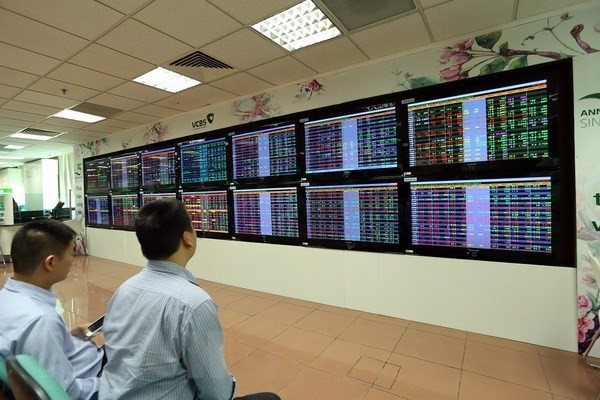 Thị trường chứng khoán (21/10): 242 mã giảm sàn, VN-Index mất mốc 1.020 dưới áp lực bán tháo