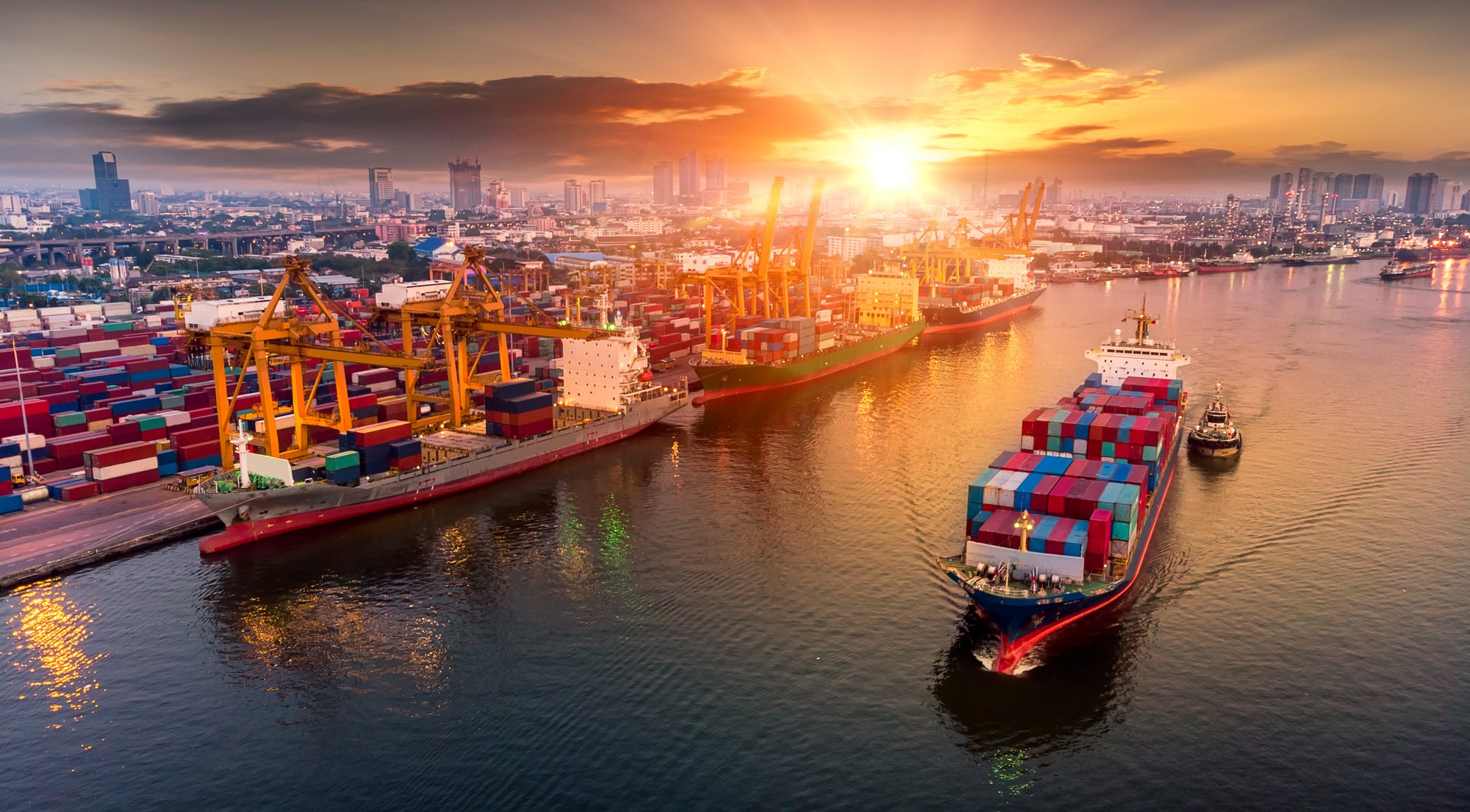 Đến 21/10, Việt Nam ước xuất siêu 8 tỷ USD năm 2022