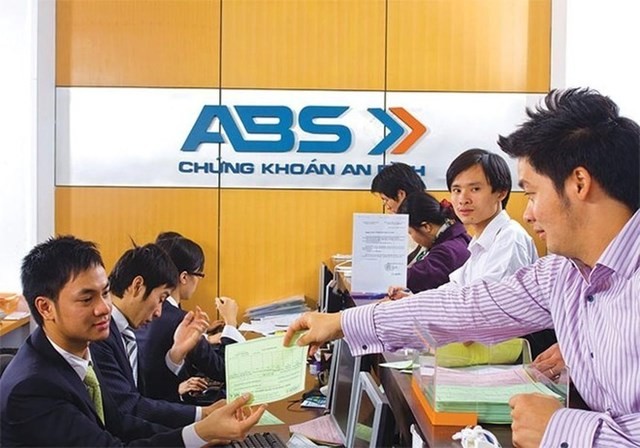 Lợi nhuận đi lùi, ôm hàng trăm tỷ đồng trái phiếu, Chứng khoán An Bình (ABS) liên tục bị xử phạt