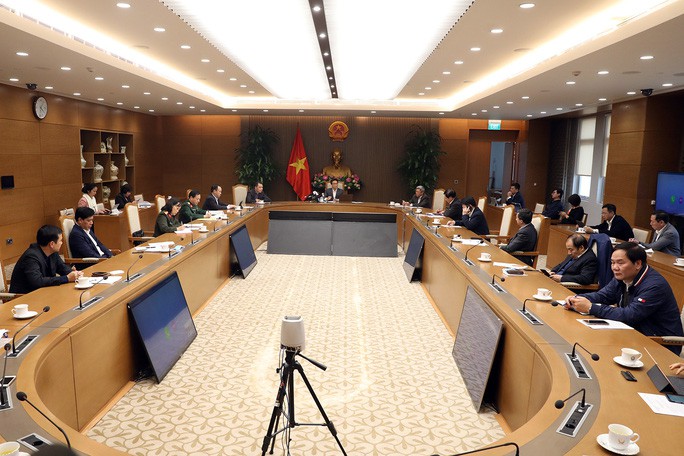 Phong toả để chống dịch nhưng không ngăn sông cấm chợ