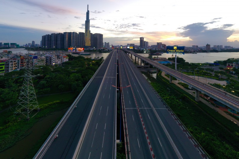 'TP.HCM có thể phải giãn cách xã hội thêm 1-2 tuần'