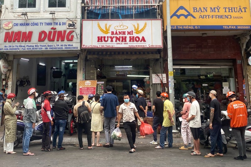Ồn ào xung quanh ổ bánh mì Huynh Hoa