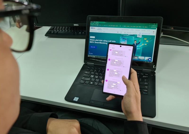 Vì sao ngân hàng tăng phí dịch vụ tin nhắn SMS?