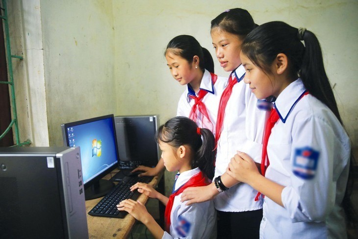 Kon Tum rà soát gói thầu giáo dục bị tố nâng giá