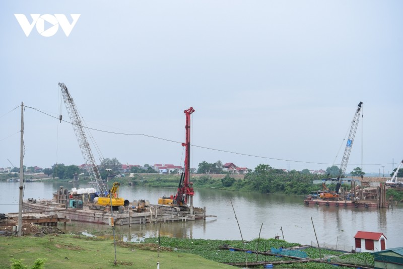 Chưa được cấp phép đã vội vã thi công, dự án cầu Hà Bắc 2 bị “tuýt còi”