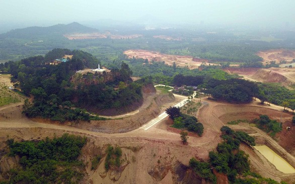 Vĩnh Phúc: Trên nóng dưới lạnh, UBND tỉnh không giải quyết dứt điểm vụ khai thác đất, xây dựng nhà trái phép trên đất rừng?