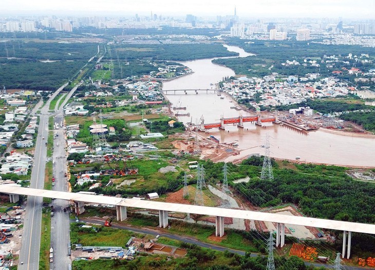 Vùng kinh tế trọng điểm Đông Nam Bộ: Trông đợi vào cú huých đầu tư công