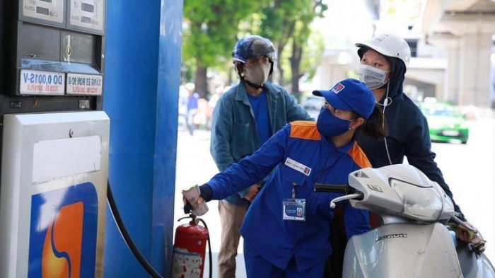 Giá xăng dầu tăng sốc: Giảm thuế không thấm, doanh nghiệp gần hết giới hạn chịu đựng