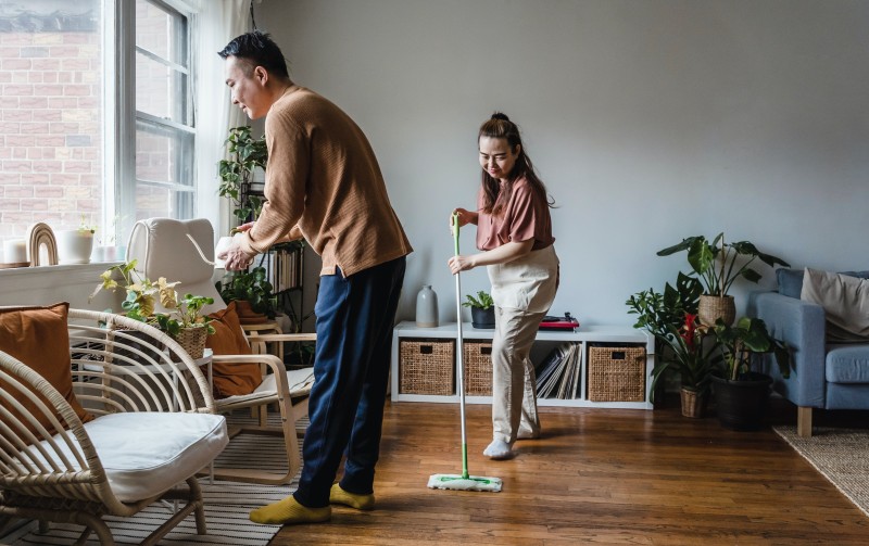 Phân chia việc nhà khi sống chung với người yêu