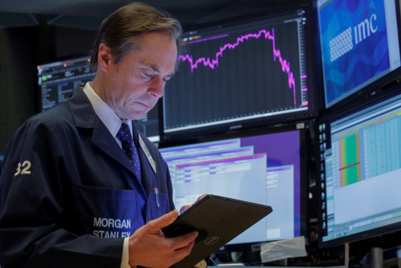 Chứng khoán Mỹ tiếp tục đi xuống, Dow Jones có lúc mất hơn 600 điểm