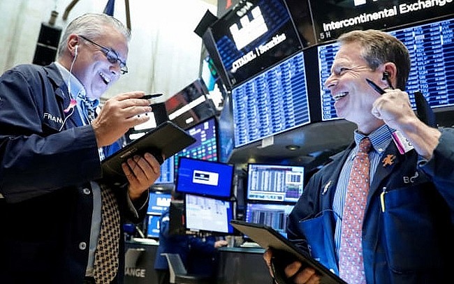 Chứng khoán Mỹ bật tăng mạnh mẽ, Dow Jones “vọt” hơn 600 điểm