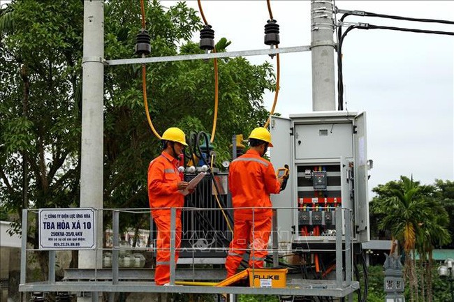 Đảm bảo cung ứng đủ điện cho sản xuất, kinh doanh và tiêu dùng