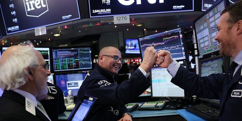 Chứng khoán Mỹ bật tăng, Nasdaq vọt lên 4% sau phát biểu của Chủ tịch Fed
