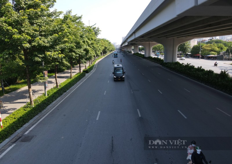 Tuyến đường rợp bóng mát trong những ngày Hà Nội nắng nóng đỉnh điểm