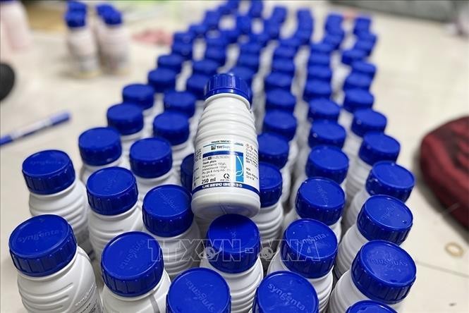 An Giang: Tạm giữ đối tượng sản xuất, buôn bán thuốc bảo vệ thực vật giả