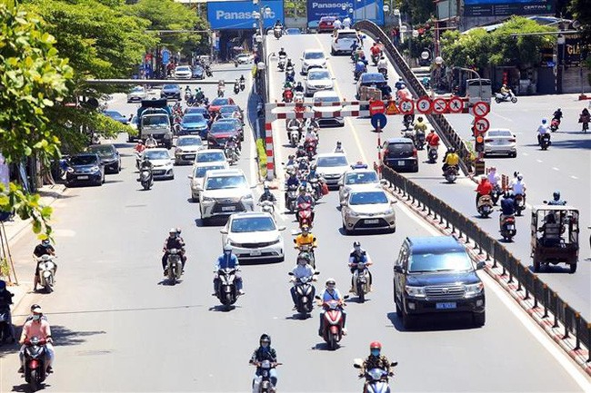 Thủ đô Hà Nội ngày nắng, có nơi nắng nóng, chiều tối có mưa rào và dông vài nơi