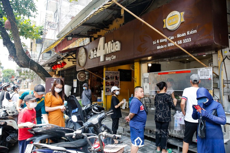 Hội độc thân rủ nhau đi mua chè đậu đỏ thoát ế, hàng bán chè "hốt bạc" ngày Thất Tịch