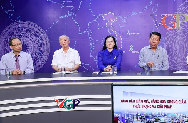 Tìm cách giải bài toán xăng dầu giảm giá, hàng hóa không giảm