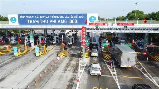 Nhìn nhận những bất cập của thu phí không dừng