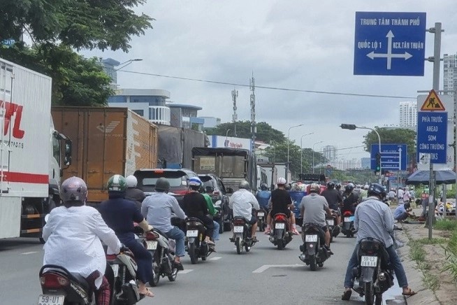 TP. HCM: Người dân chờ 'mỏi mắt' chờ hầm chui Nguyễn Hữu Thọ - Nguyễn Văn Linh