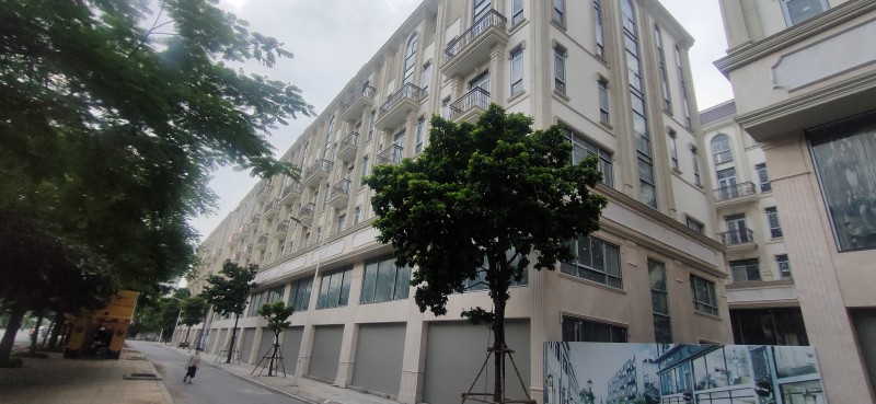 Hà Nội: Hàng trăm shophouse triệu đô ở vị trí vàng “cửa đóng then cài“
