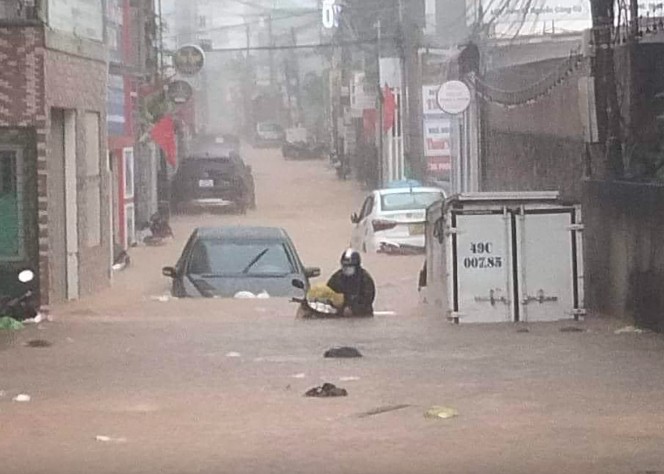 TP. Đà Lạt ngập lụt nghiêm trọng: Mưa cực đoan hay quy hoạch có vấn đề?