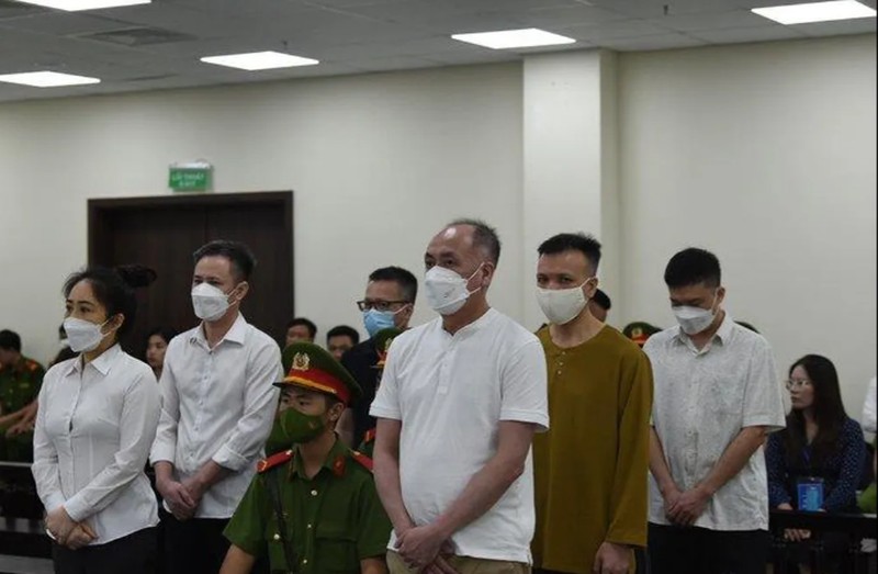 Xử vụ “chạy án” 3,7 triệu USD: Cựu GĐ BV Thủ Đức vắng mặt