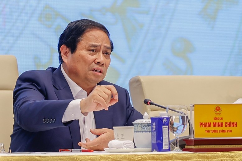 Thủ tướng: Mở chiến dịch rà soát tài khoản ngân hàng, sim điện thoại