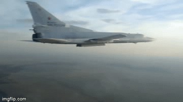 Clip: Màn phối hợp chiến đấu trên không của tiêm kích Su-30 cùng oanh tạc cơ Tu-22 và Su-34