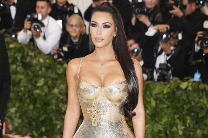 10 trang phục ấn tượng của Kim Kardashian trước tuổi 40