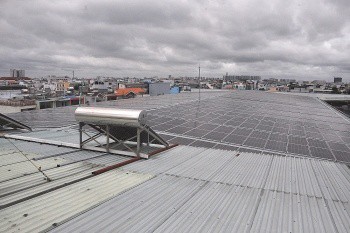 Triển khai điện mặt trời áp mái tại TP. Hồ Chí Minh: Lợi cả đôi đường