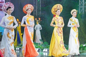 Lễ hội Áo dài TP. Hồ Chí Minh - Tôn vinh bản sắc văn hóa truyền thống dân tộc