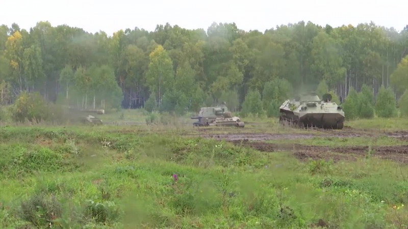 Quân sự - Clip: Xe tăng Nga giương nòng khai hỏa rung trời