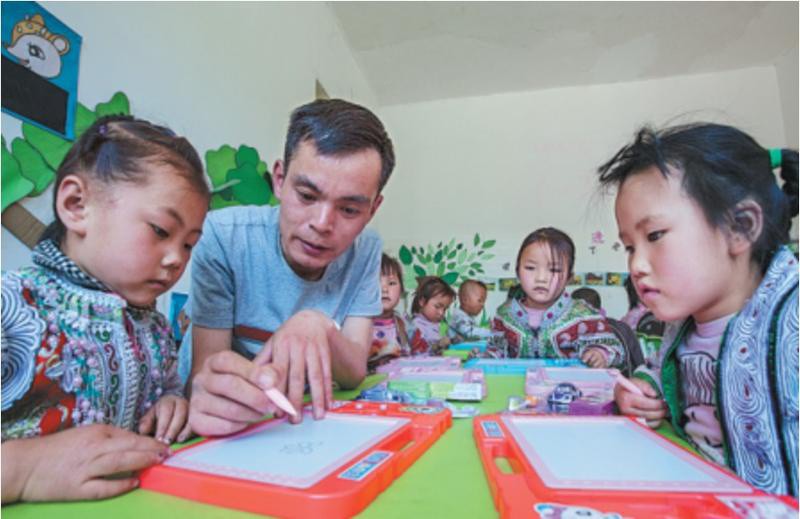 Thầy giáo Trung Quốc bỏ công việc nghìn USD, về nông thôn dạy học