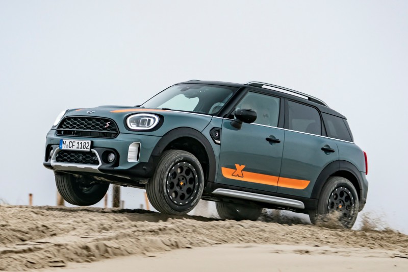 MINI Countryman được độ off-road hầm hố