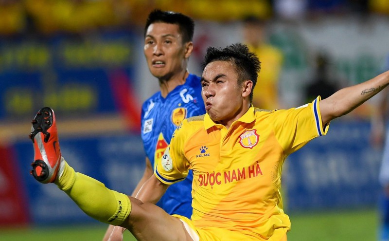 Trọng tài FIFA cầm còi 2 trận đấu của cuộc đua trụ hạng V.League