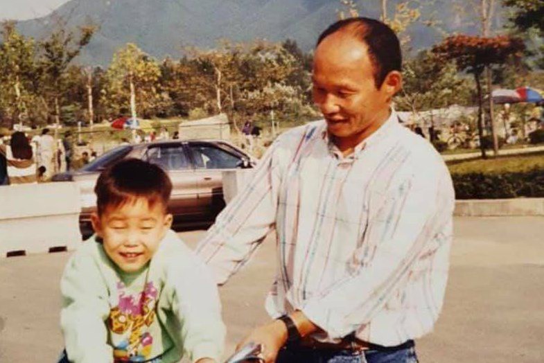 Con trai ông Park đăng ảnh lúc trẻ của bố