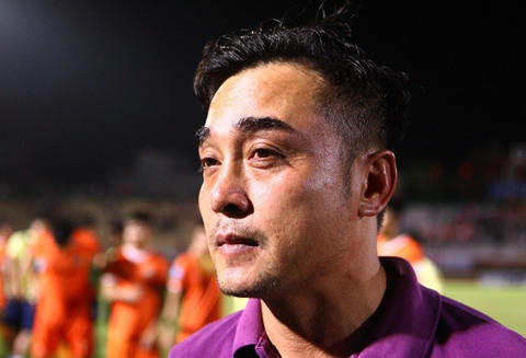 HLV Đức Thắng khóc khi đưa Bình Định lên V.League 2021