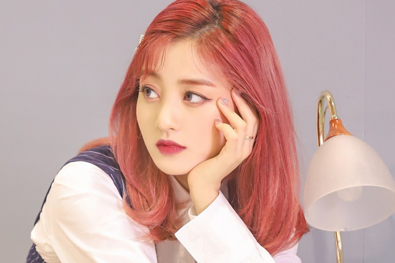 Món đồ làm đẹp yêu thích của Jihyo và Sana
