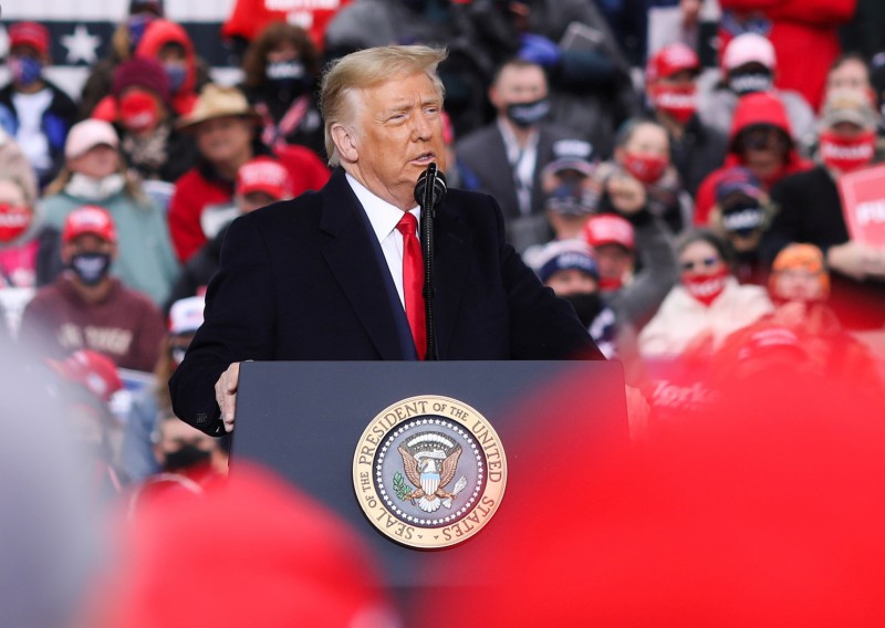 Ông Trump và đối thủ đua nước rút ở các bang chiến trường