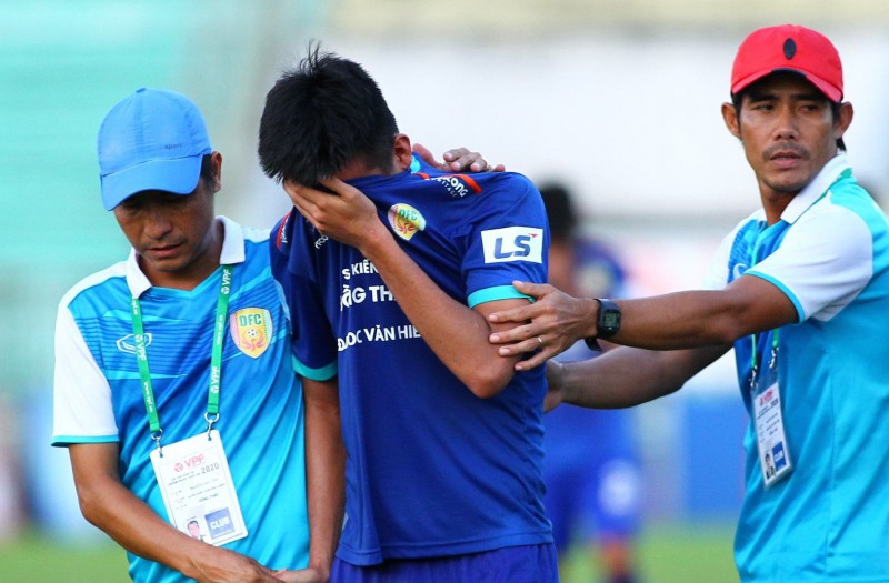 Cựu tuyển thủ U19 Việt Nam khóc khi phải xuống chơi ở hạng Nhì